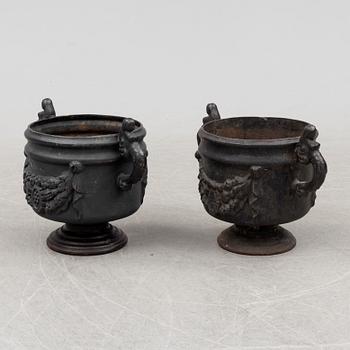 A pair of cast iron garden urns, Stafsjö, 20th century.