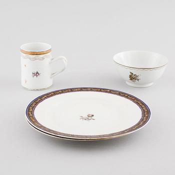 Four pieces of chinese porcelain, Qianlong (1736-1795).