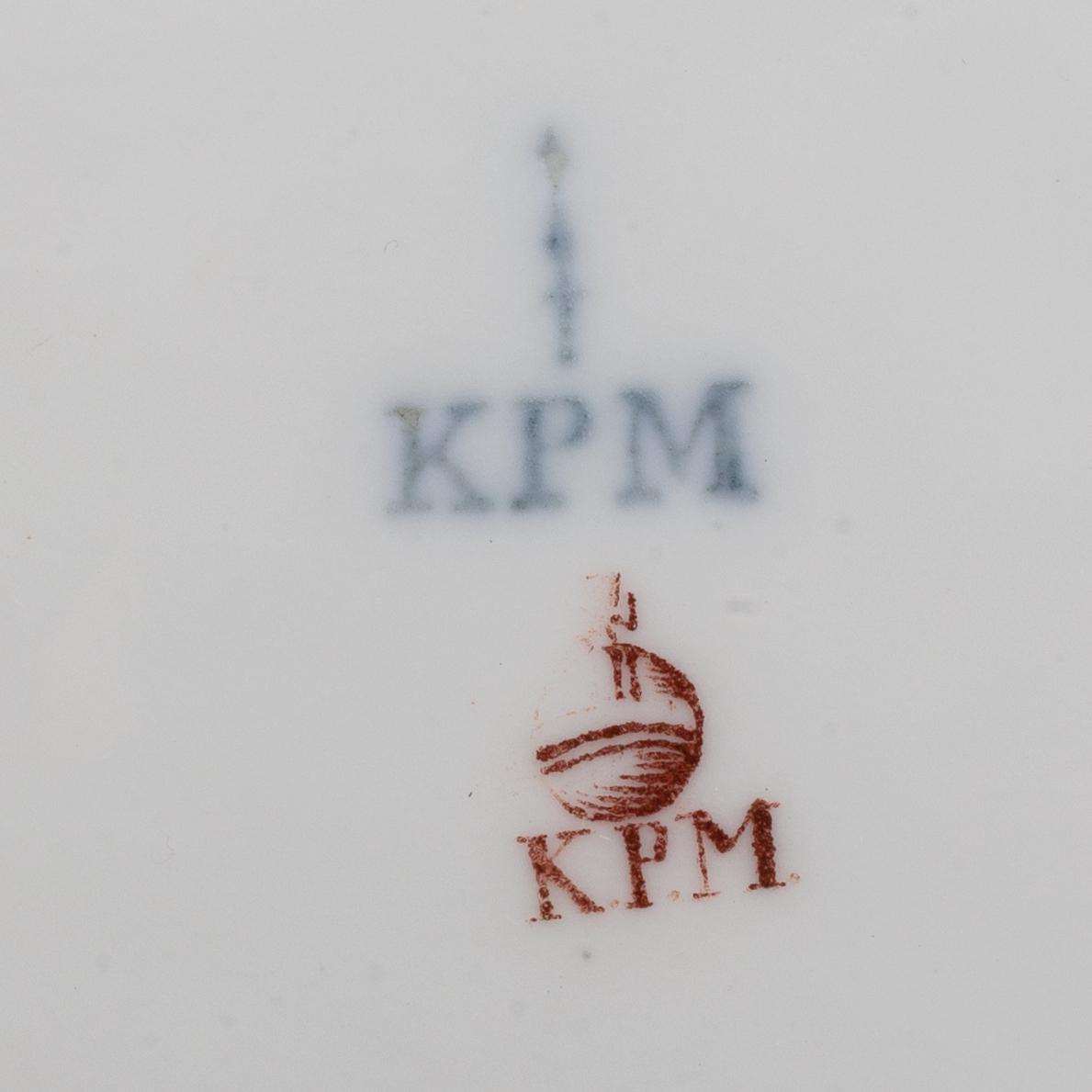 A 27 pcs 19th century KPM Berlin porcelain dinner service.