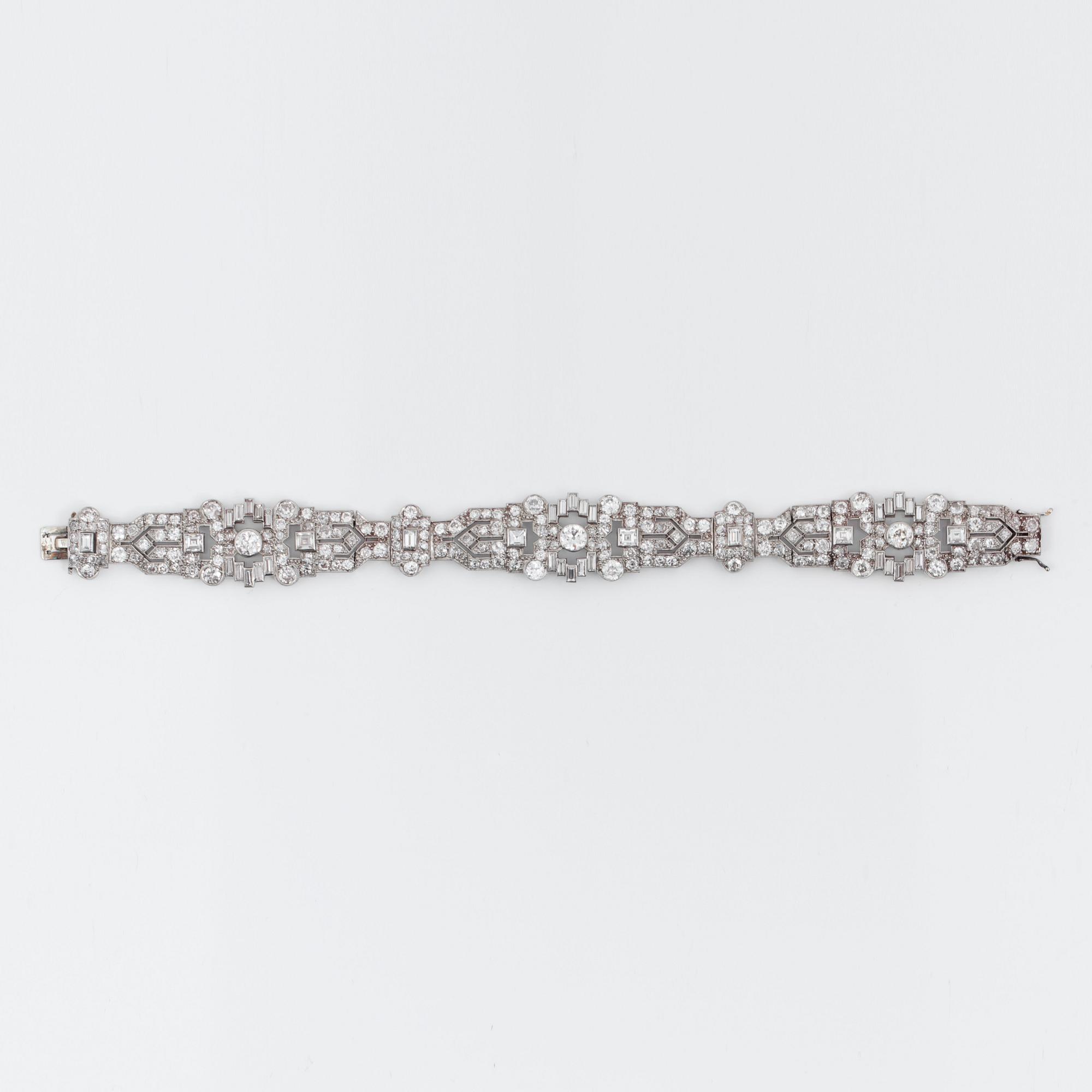 ARMBAND, Art Déco, med gammal- samt baguetteslipade diamanter totalt ca 15.00 ct.
