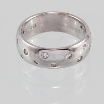 RING, 18K vitguld med briljantslipade diamanter 0.25 ct. Vikt 8,7 gram.