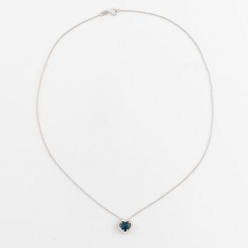 Collier hjärta med blå topas och briljantslipade diamanter.