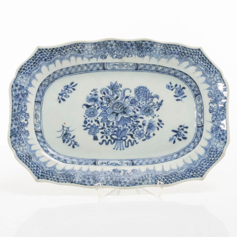 Two Chinese blue and white export porcelain dishes, Qing dynasty, Qianlong (1736-95).