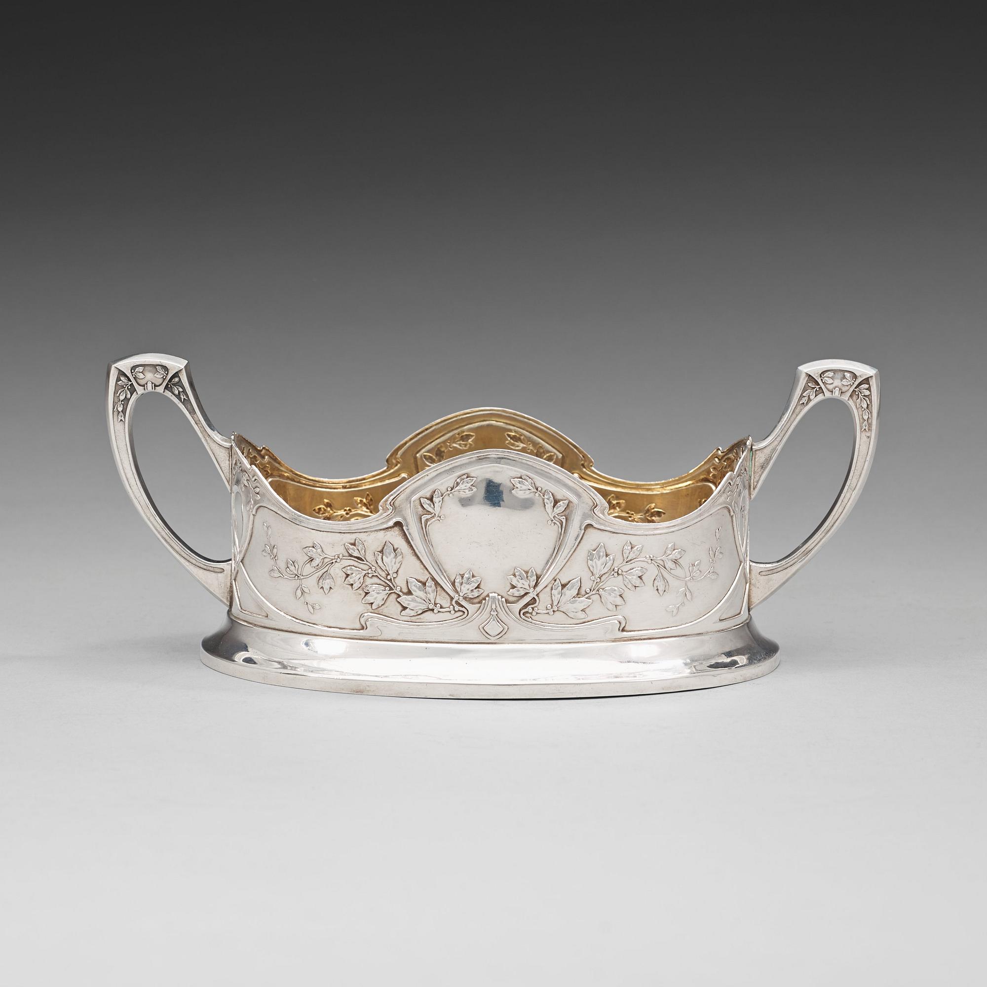 A Russian 20th century parcel-gilt jardiniere, marks of Chlebnikov, Moscow 1908-1917.