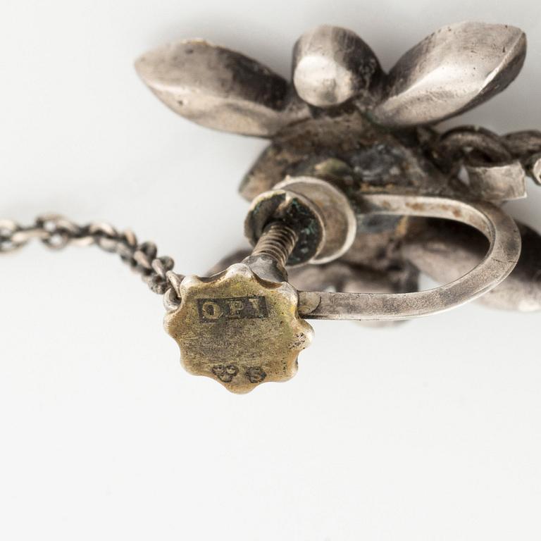 Diadem och ett par örhängen silver med paste, 1800-tal.