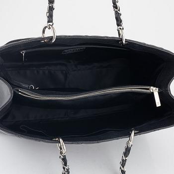 Chanel, A black caviar leather "Shopping Tote" bag, 2013-2014.