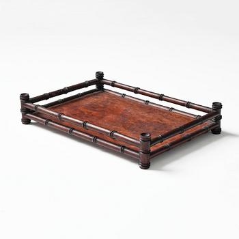 Ställ samt bricka, hardwood. Qingdynastin, 1800-tal.