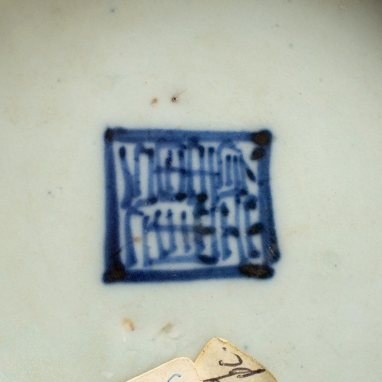 A large blue and white bowl, Ming dynasty (1368-1644).
