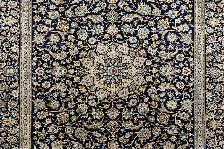 A carpet, Kashan, ca 413 x 312 cm.