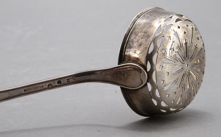 PARTI SILVER, 9 delar, bl a Nils Hellberg, Stockholm, 1792. Vikt 355 gram.