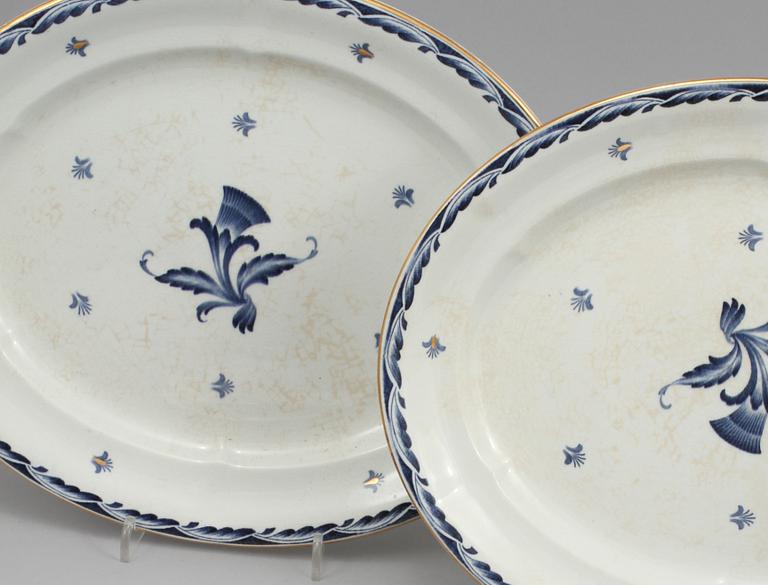 SERVISDELAR, 53 st, flintgods, "Orust", Rörstrand, 1900-talets första hälft.