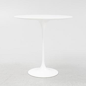 Eero Saarinen, sidobord, "Tulip", Knoll.