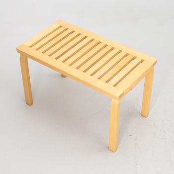 Alvar Aalto, bänk, modell 153A, Artek, Finland, 2002.