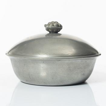 Firma Svenskt Tenn, a pewter bowl with cover, Stockholm 1925.