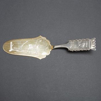 A SILVER CAKE KNIFE AND 12 COFFEE SPOONS, samian, second half of the 20th century.