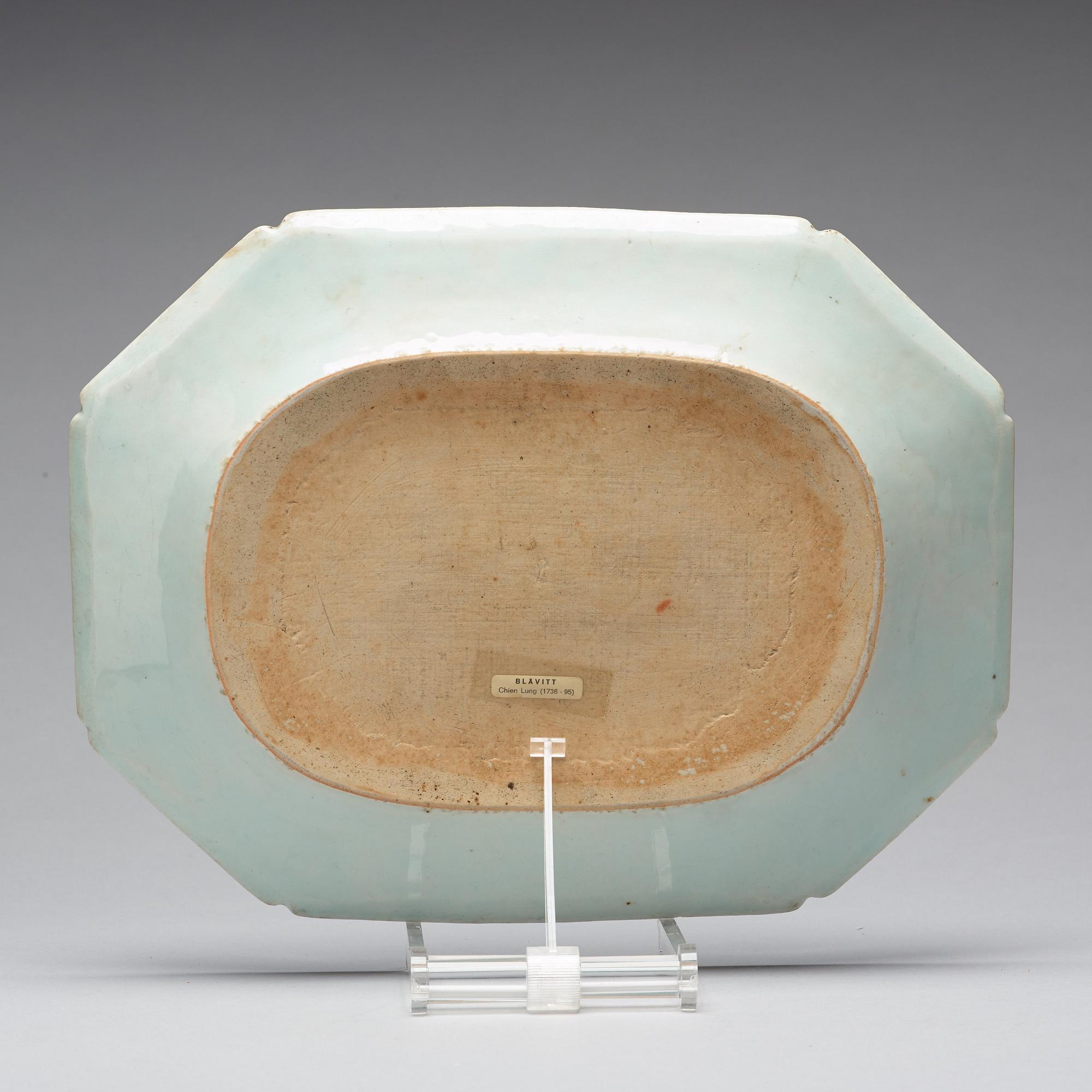 STEKFAT, kompaniporslin. Qingdynastin, Qianlong (1736-95).