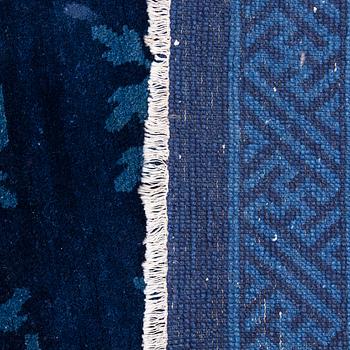 MATTA, Baotou, Kina, semiantik. Ca 150x77 cm.