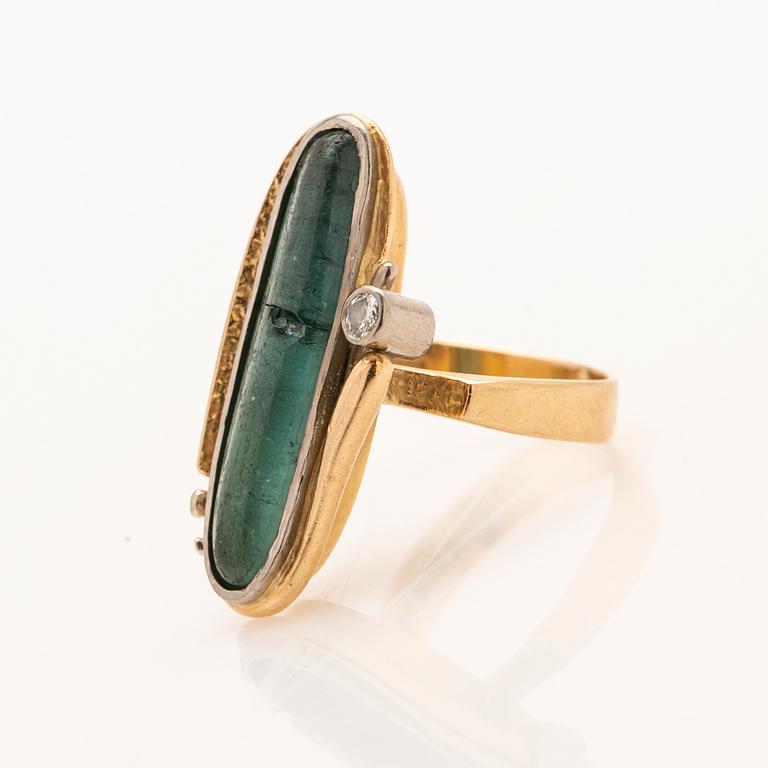 Ring, 18k med turmalin och briljant, Anders Molin Ädelsmedja, 1991.