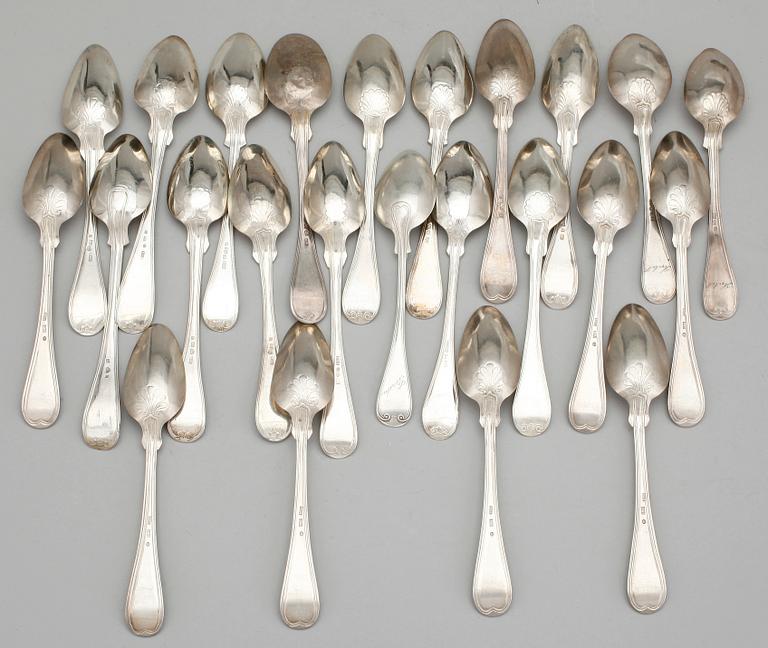SKEDAR, 24 delar, silver, olika mästare, 1800/1900-tal. Vikt ca 386 gram.