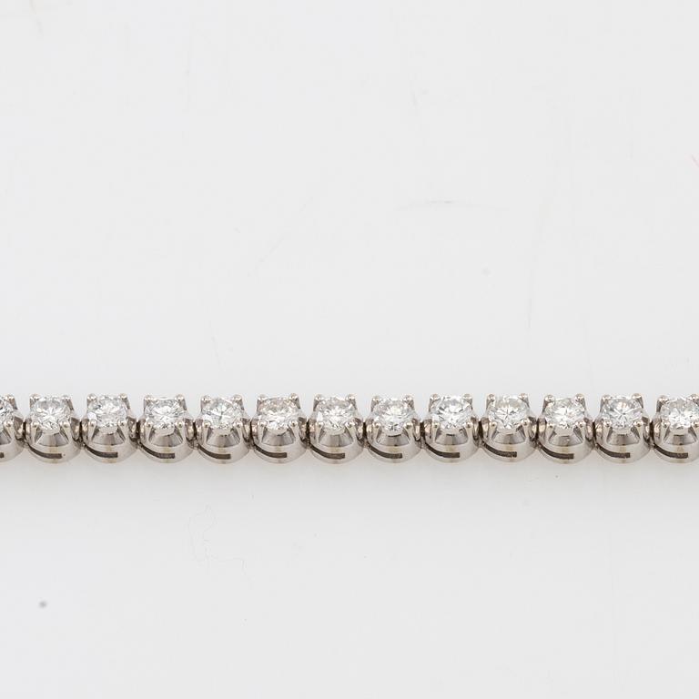 Tennisarmband av 18K vitguld med runda briljantslipade diamanter 3,50 ct totalt, R.Jacot Zermatt Schweiz.