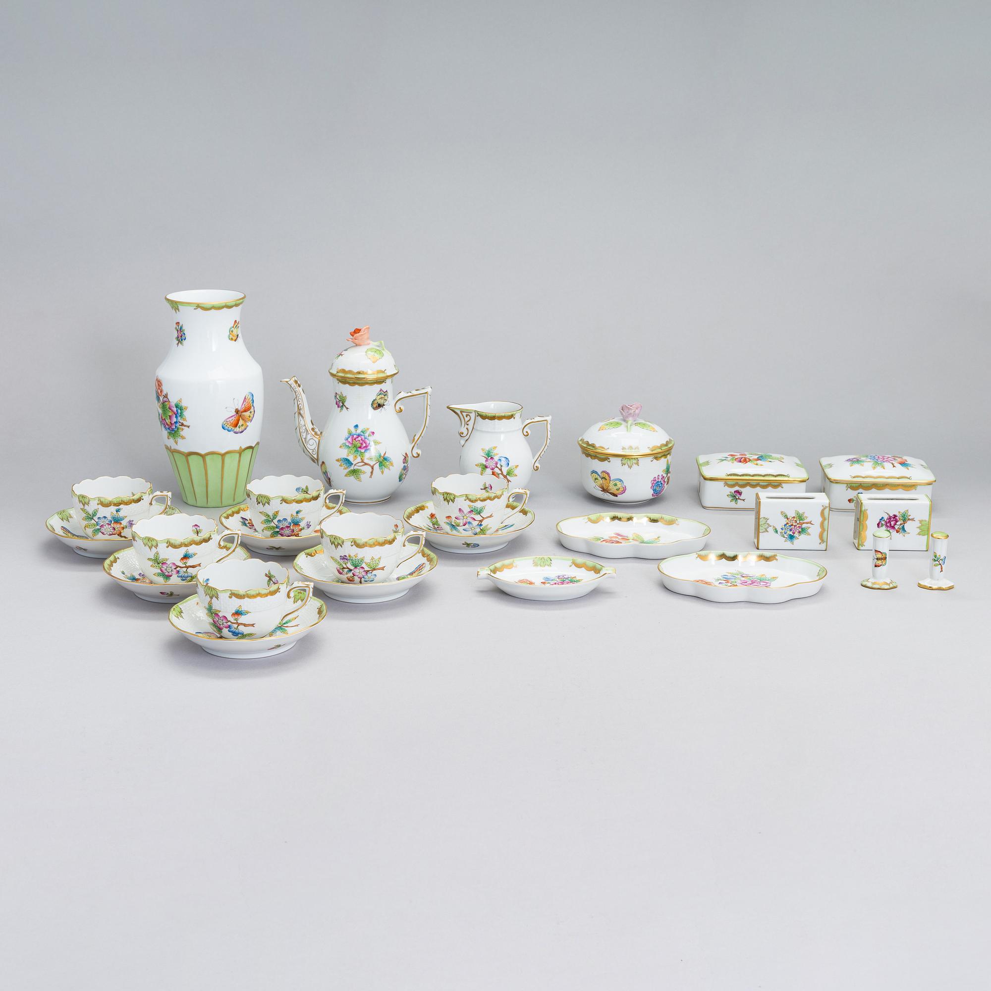 A Herend Queen Victoria VBO porcelain coffee set and two trinket boxes, totally 19 pieces, Hungary.