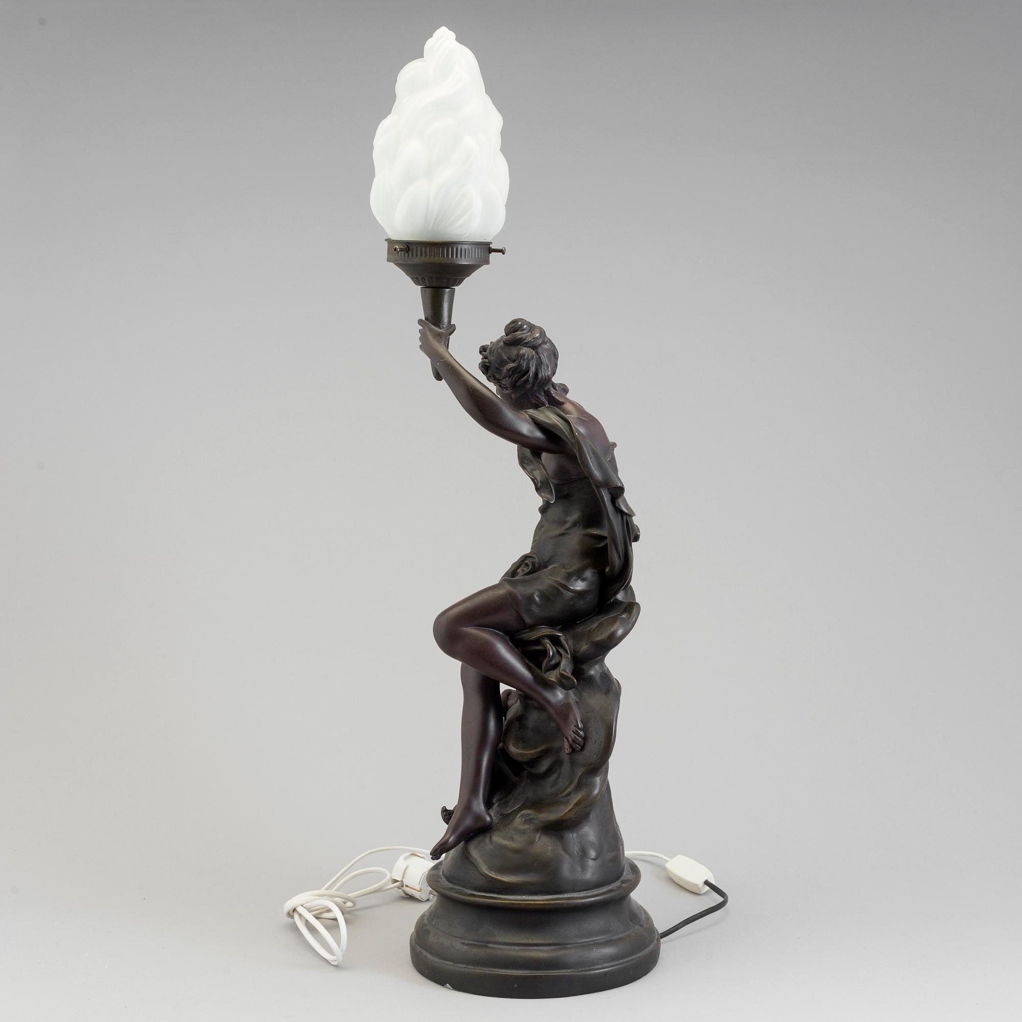 A jugend-style table light.