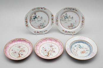SKÅLFAT, 1 par, TALLRIKAR, 1 par samt djup TALLRIK, porslin, Kina, Qianlong 1736-1795.