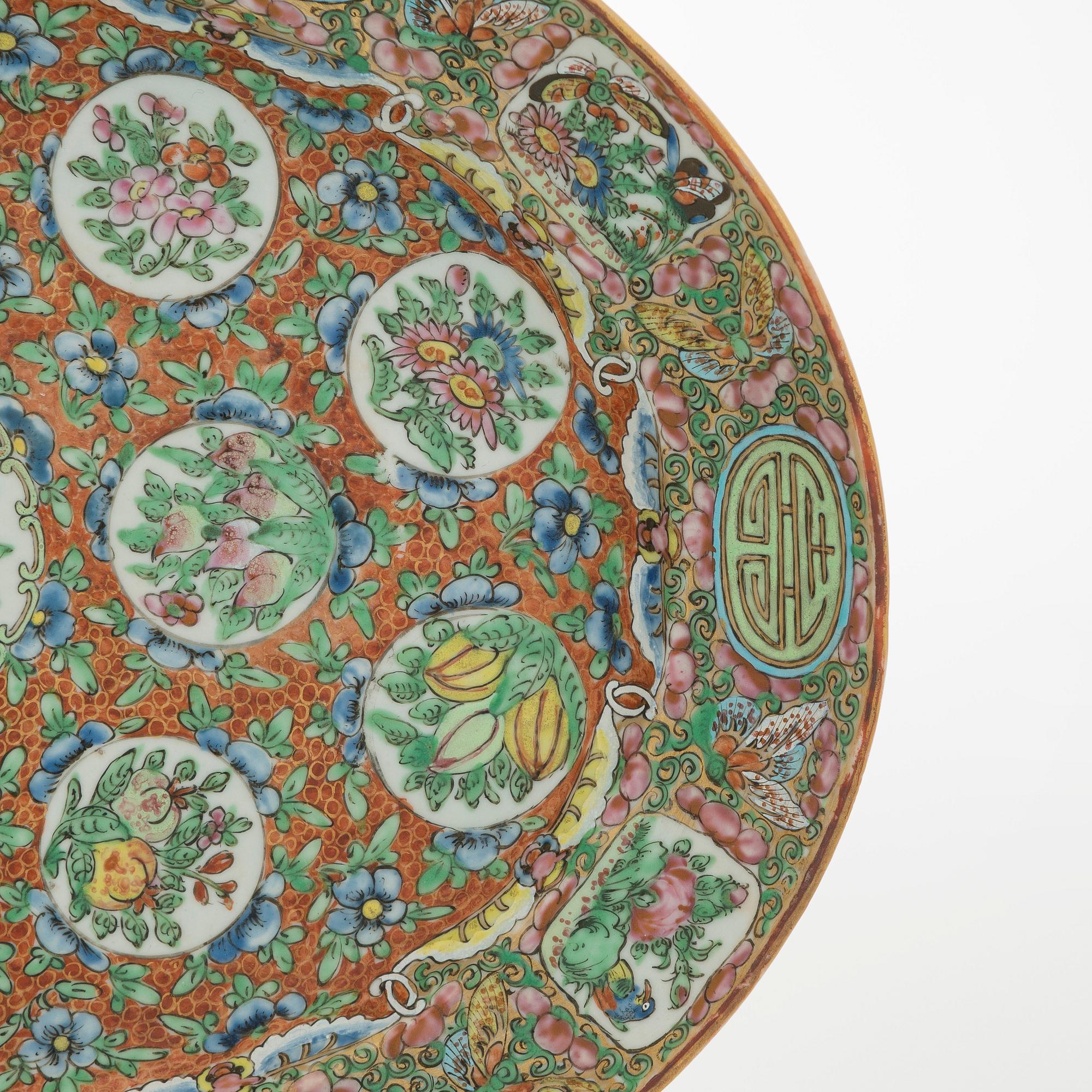 koristelautasia 4 kpl ja tarjoiluvati, Kiina, 1800-luku.