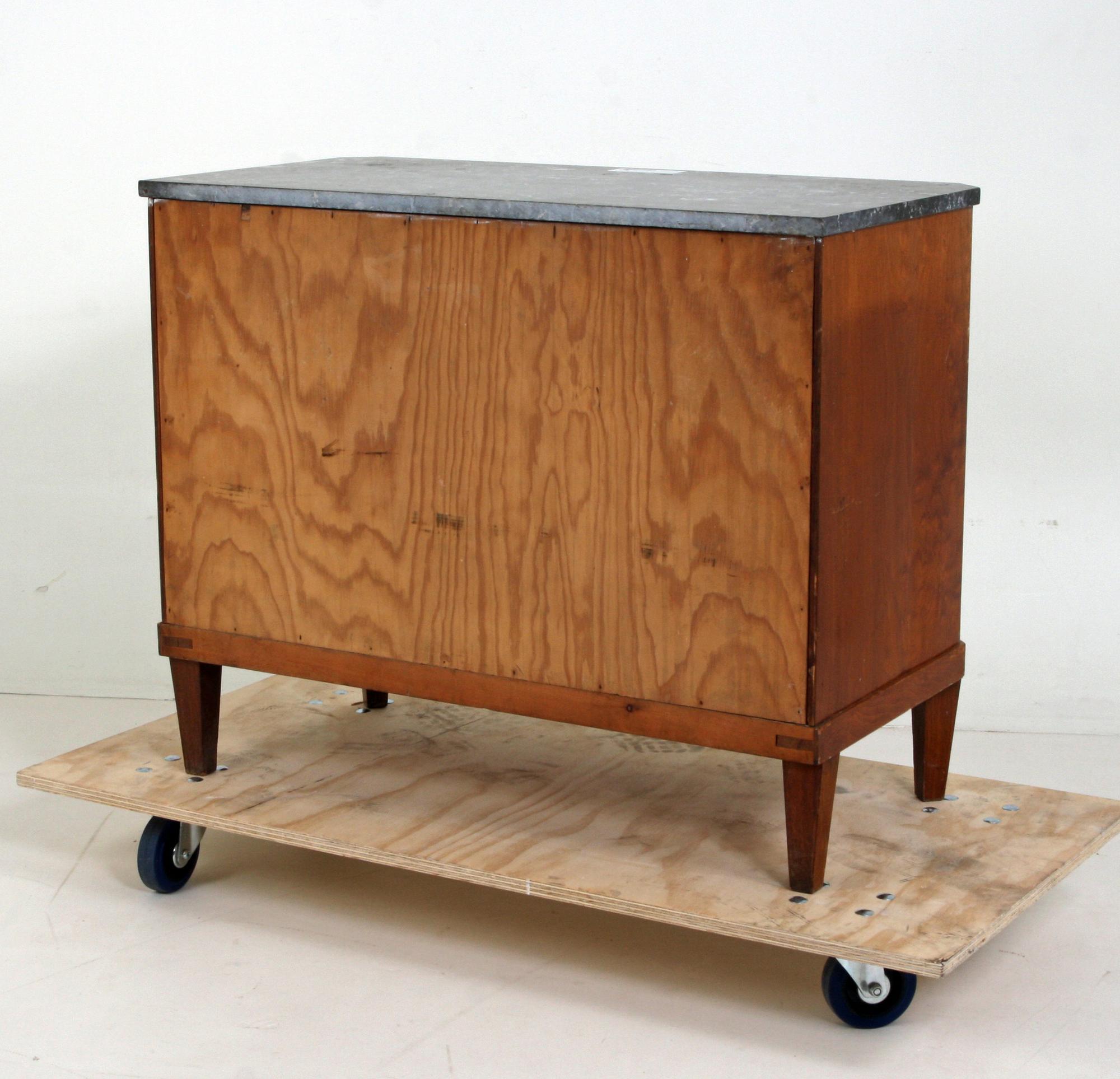 BYRÅ, sengustaviansk stil.