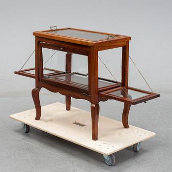 Monterbord/Serveringsbord, 1900-tal.