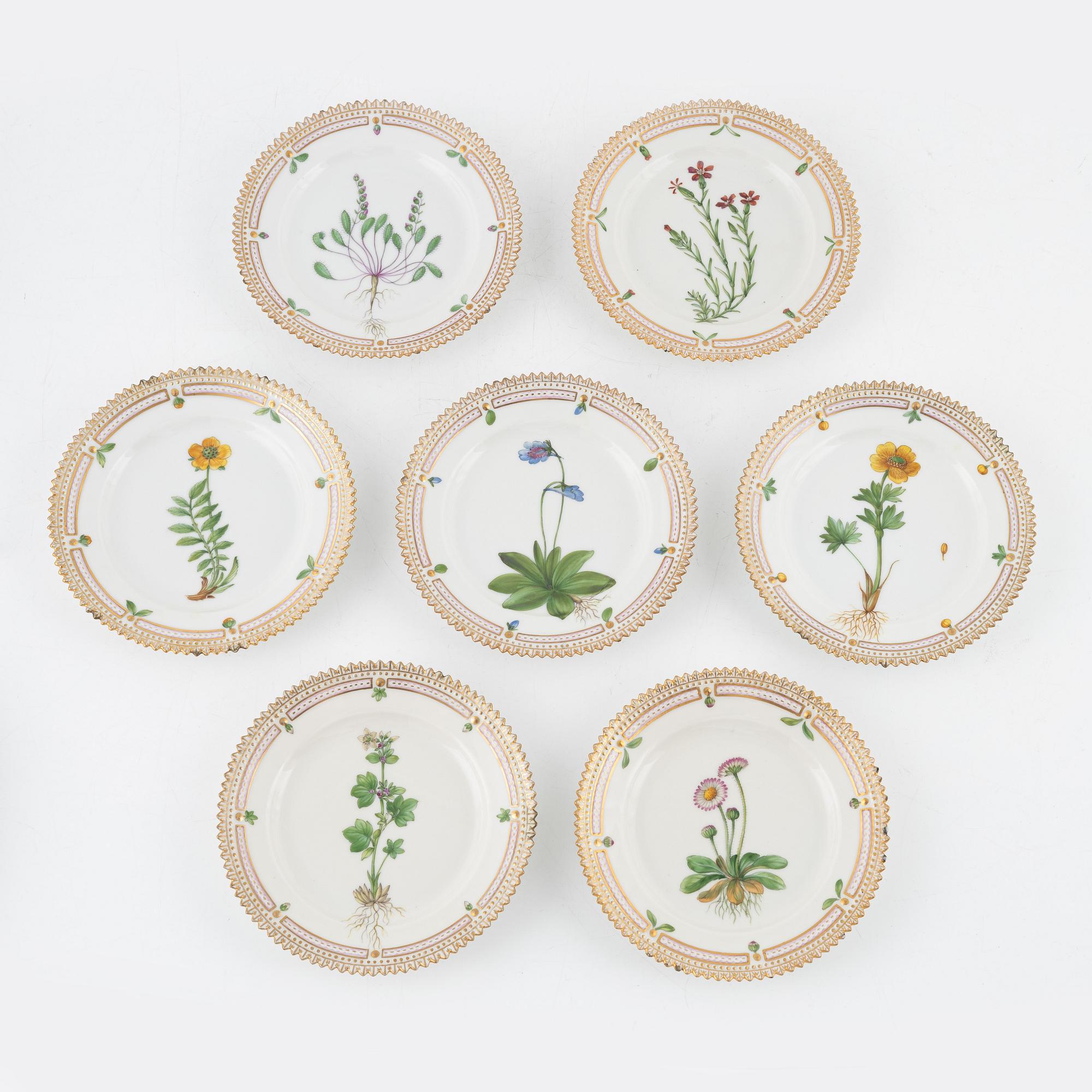 15 pieces of "Flora Danica (Hausmålerai) porcelain, Royal Copenhagen, Denmark.
