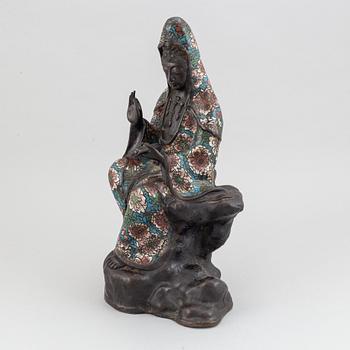 A Chinese cloisonne figurine of a Guanyin, 20th century.