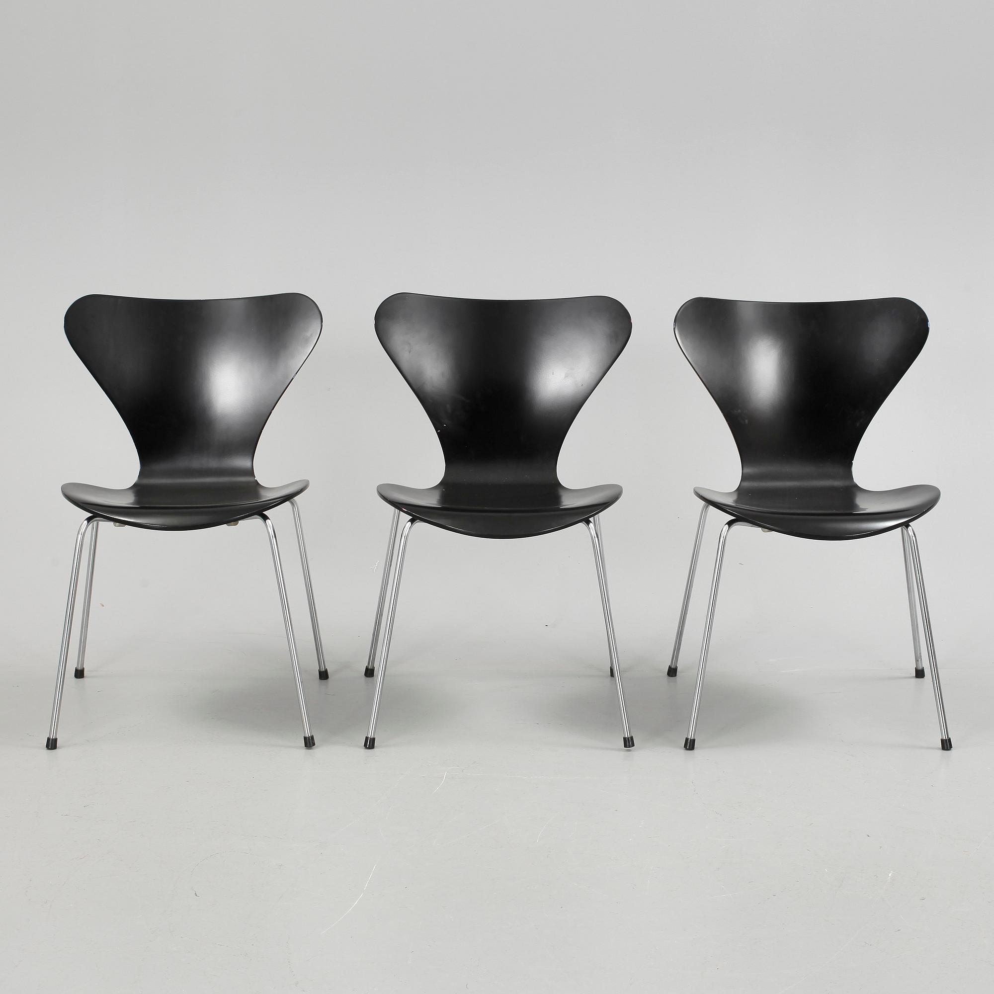 STOLAR, 3 st, "Sjuan" Arne Jacobsen för Fritz Hansen, Danmark.