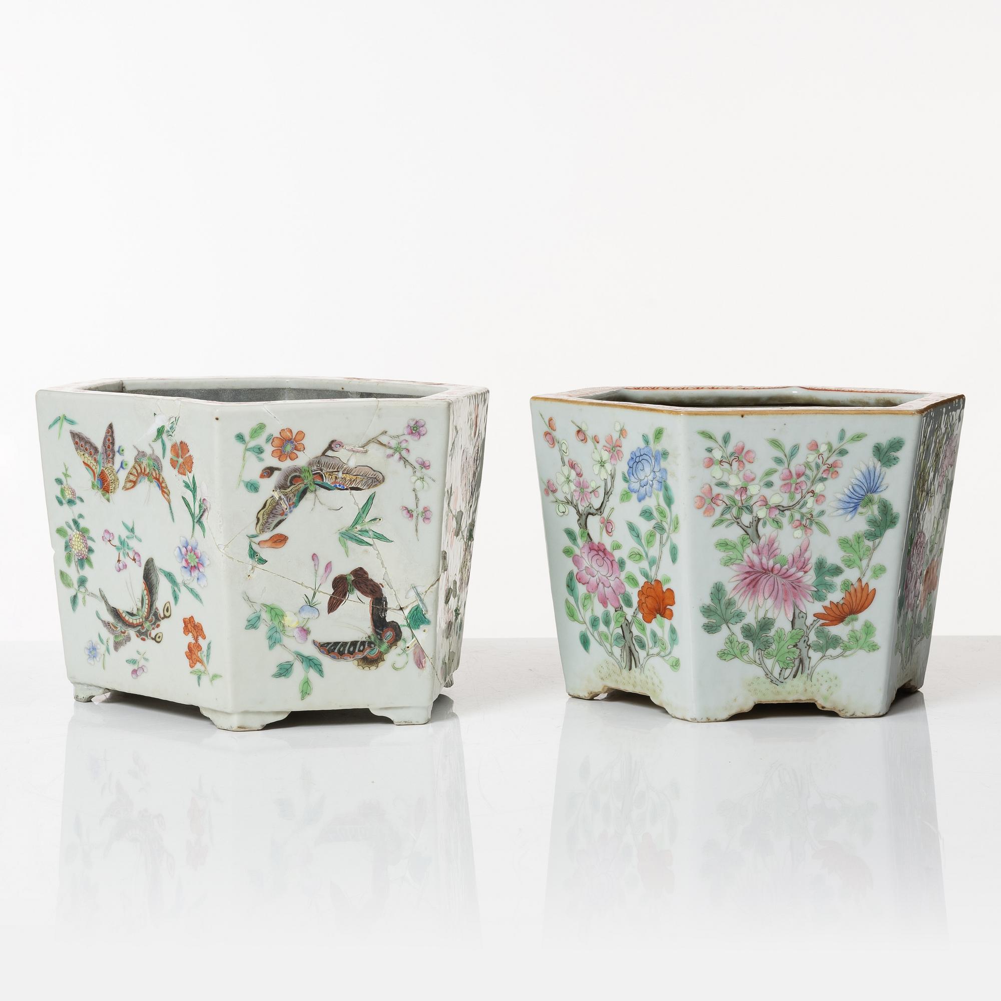A set of two famille rose jardinieres, Qing dynasty, 19th century.
