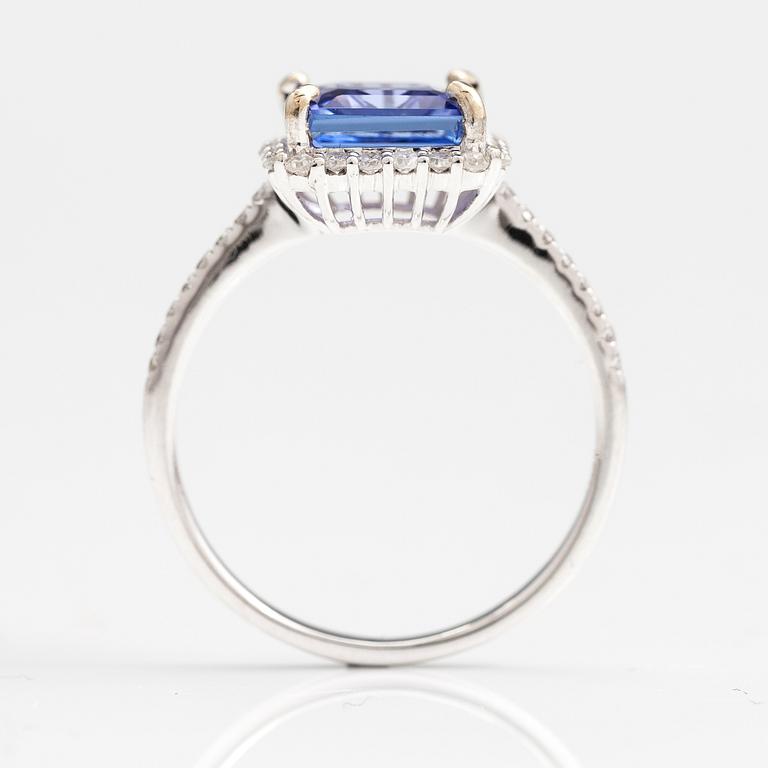 RING, 14K vitguld, tanzanit ca 2.50 ct och briljantslipade diamanter ca 0.25 ct tot.