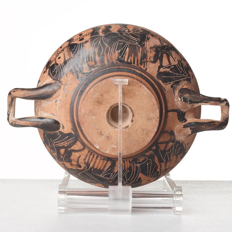 KYLIX, lergods. Attisk, svart-figurig, troligen omkring 520-510 f. Kr.