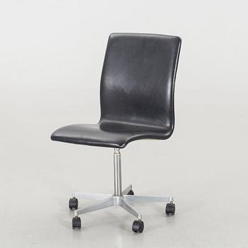 ARNE JACOBSEN, an Oxford chair 1985.