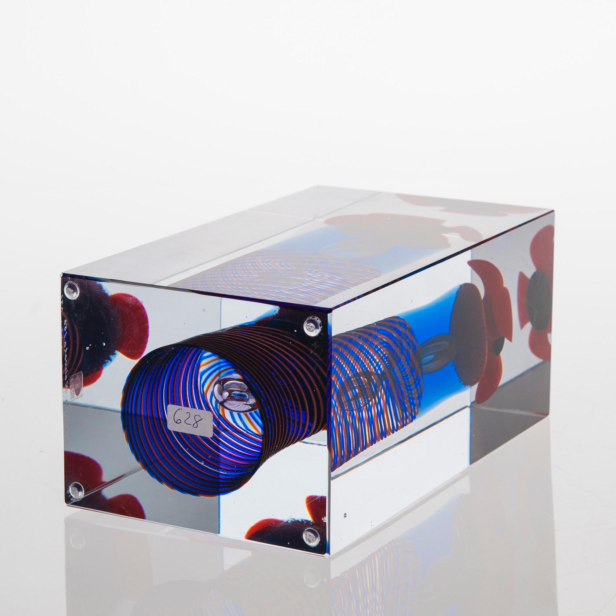 Oiva Toikka, A GLASS CUBE.