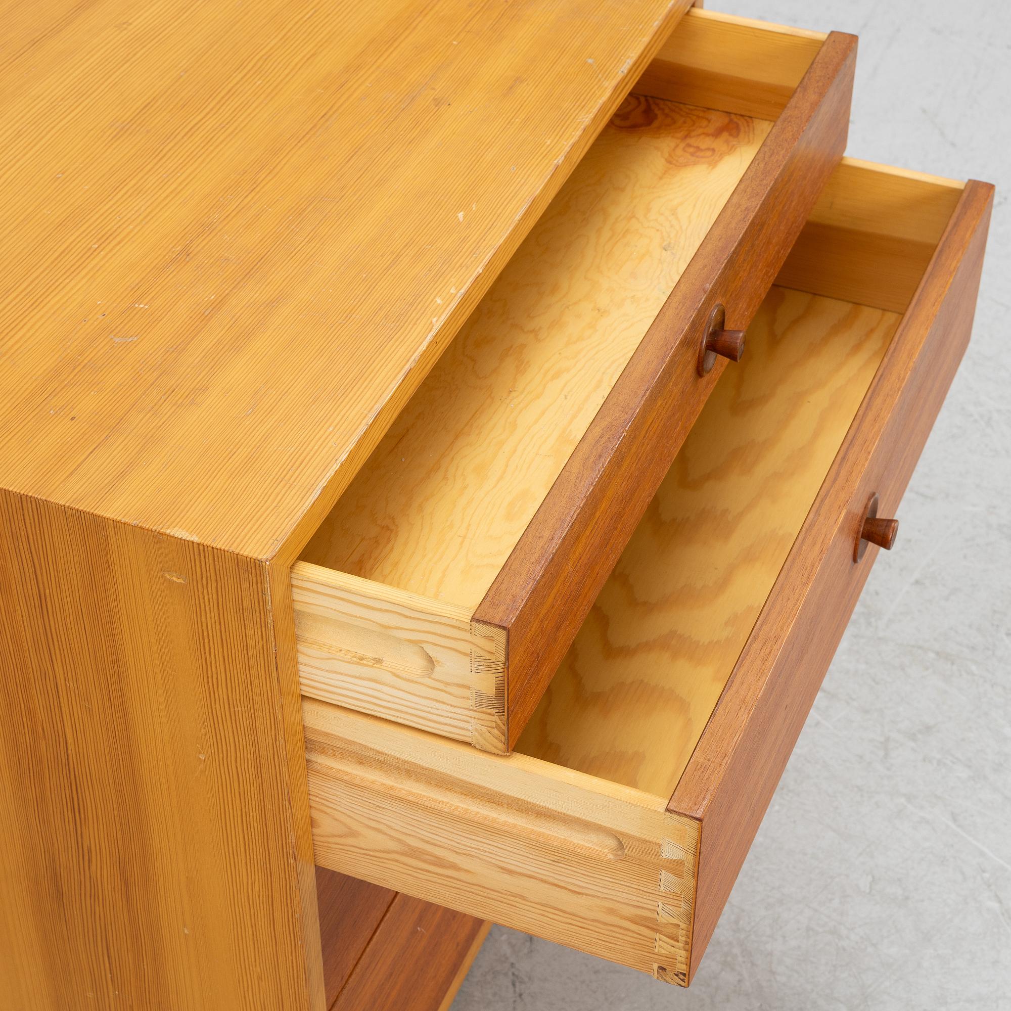 Børge Mogensen, chest of drawers from the "Öresund" series, AB Karl Andersson & Söner, circa 1960.