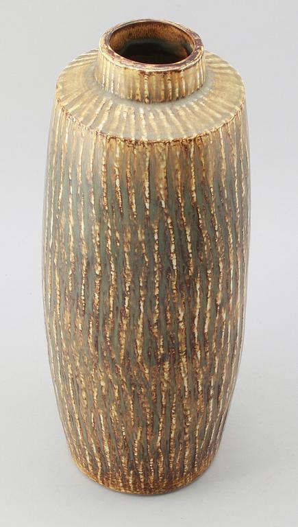 GOLVVAS, stengods, "Rubus", Gunnar Nylund, Rörstrand.