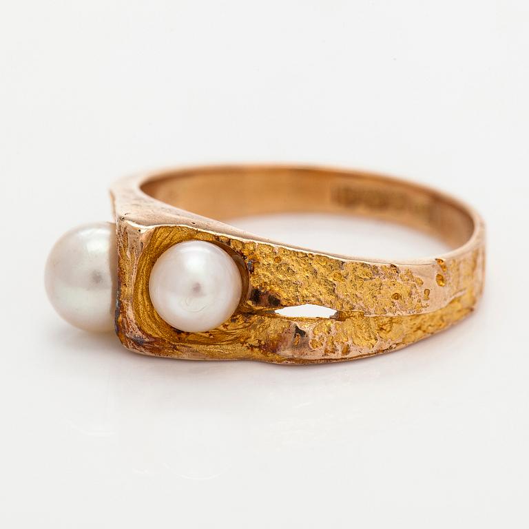 Björn Weckström, ring "Viskning", 14K guld och odlade pärlor. Lapponia.