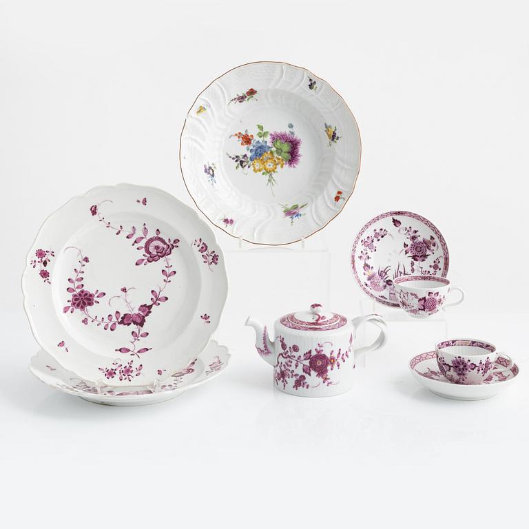 Parti porslin, 5 delar, Meissen, 1700-1800-tal, samt Tekanna med meissenliknande märke.