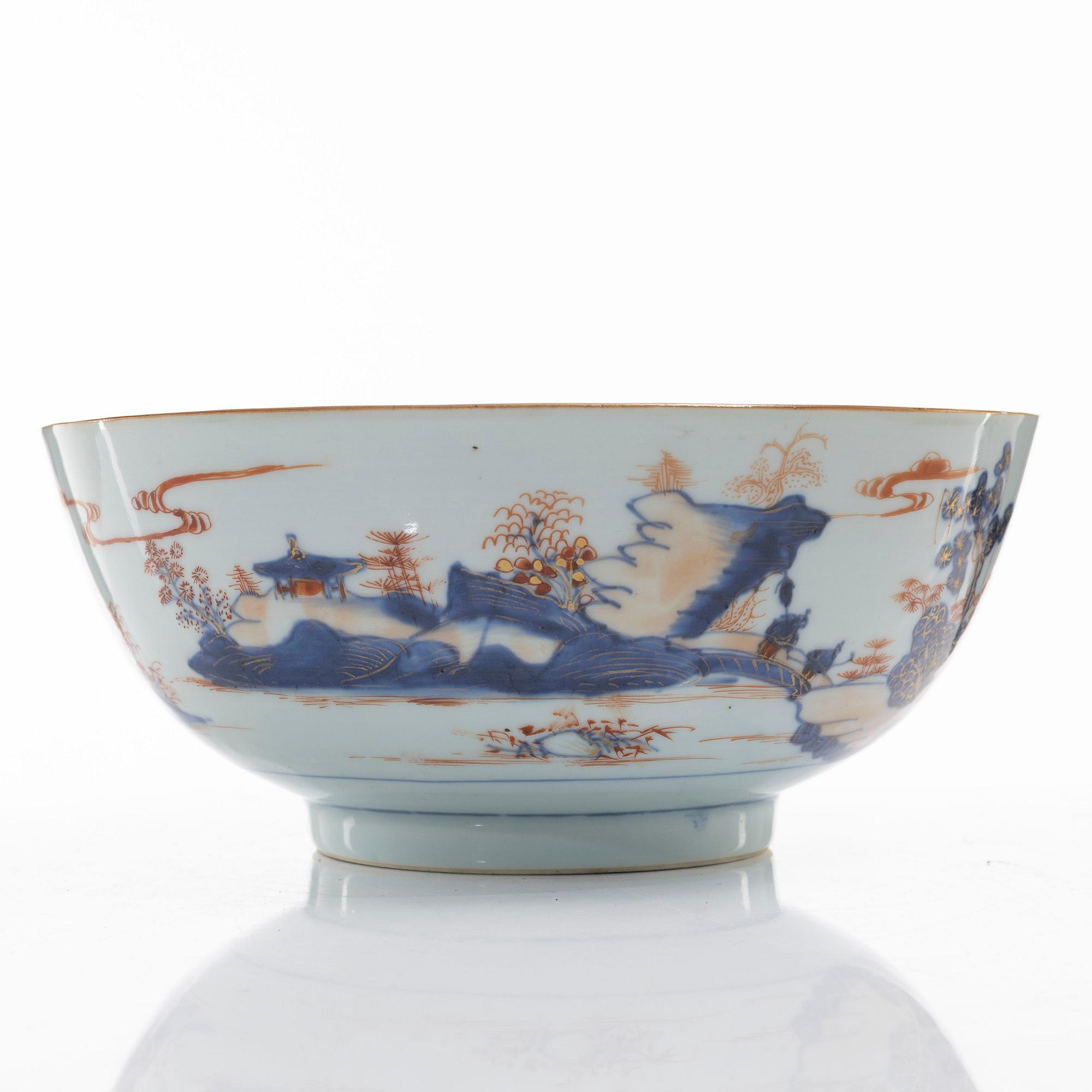 Mugg, bålskål samt fat, tre stycken, porslin. Qingdynastin, 1700-tal.