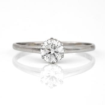 ENSTENRING, med briljantslipad diamant, ca 1,03 ct, Sven Holström, Stockholm, 1928. Platina.