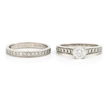 558. Cartier two rings platinum with round brilliant-cut diamonds.