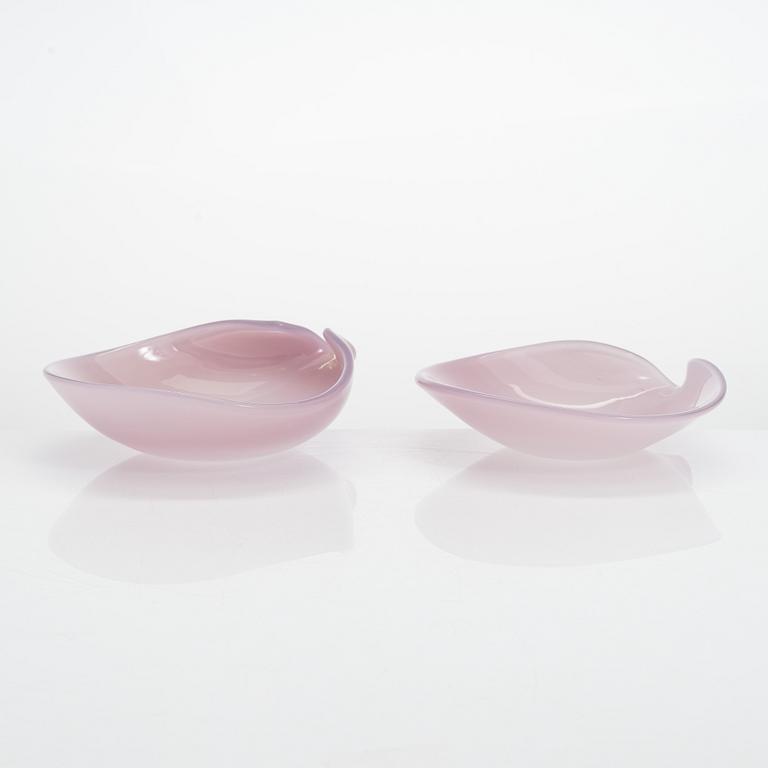Kaj Franck, a set of five art glass bowls, model 3318, 'Näkinkenkä', signed K. Franck, Iittala.