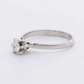 RING 18K whitegold w 1 brilliant-cut diamond approx 0,25 ct.