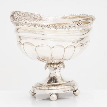 Lars Henrik Nordman, konfektskål, silver, Nystad, Finland 1832. Biedermeier.