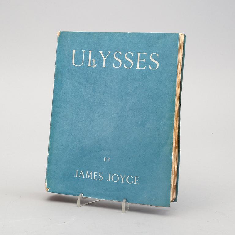 James Joyce, "Ulysses" paperback book 1928.