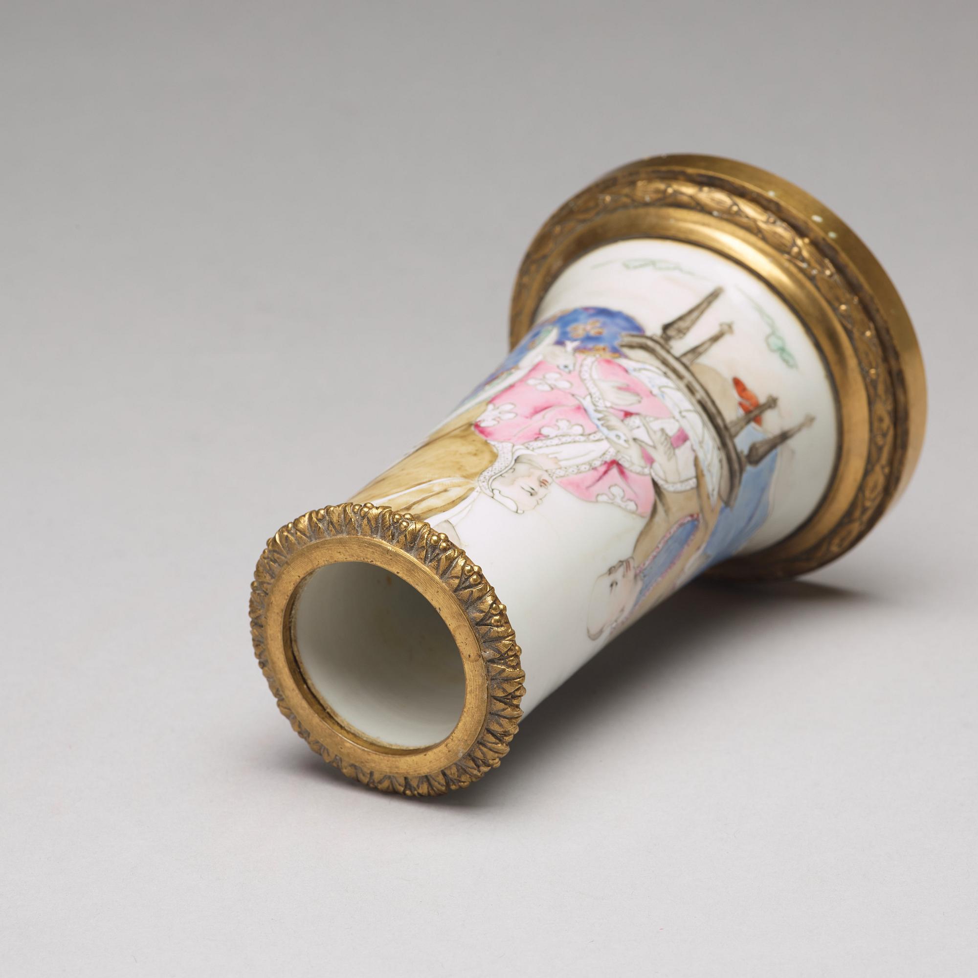 VAS, kompaniporslin med bronsmontering. Qingdynastin, Qianlong (1736-95).